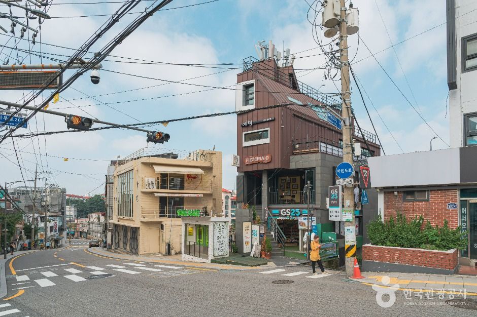 Gyeongnidan Street (경리단길)